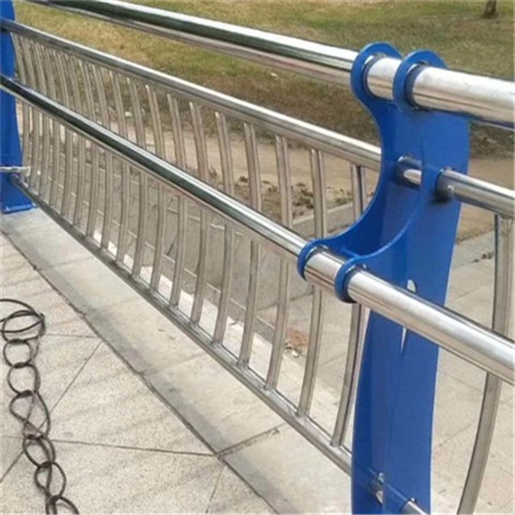 不銹鋼復(fù)合管護(hù)欄 廠家直銷,質(zhì)優(yōu)價(jià)廉