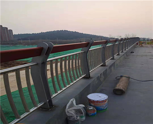 防撞護(hù)欄 交通道路高速公路隔離護(hù)欄 橋梁河道護(hù)欄