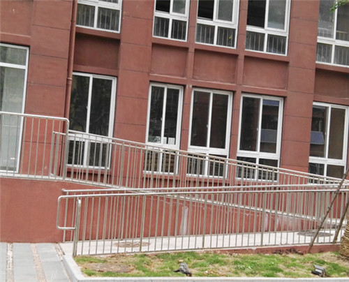 小區(qū)不銹鋼護(hù)欄案例